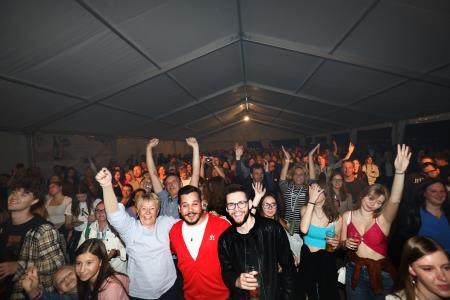 CERKNIŠKA NOČ 02 FLIRT FOTO LJUBO VUKELIČ